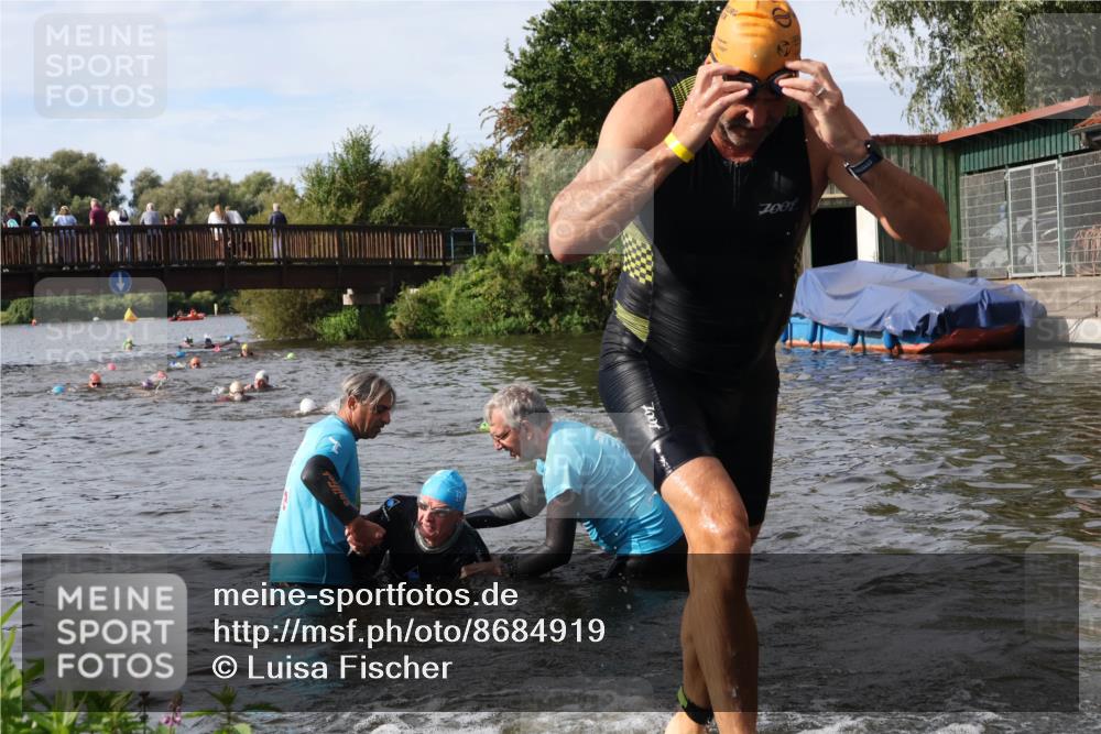 31.08.2025 - Elbe Triathlon Hamburg Luisa Fischer http://msf.ph/oto/8684919 31.08.2025 10:32:16 Schwimmen 1256, 1302, 1337 meine-sportfotos.de