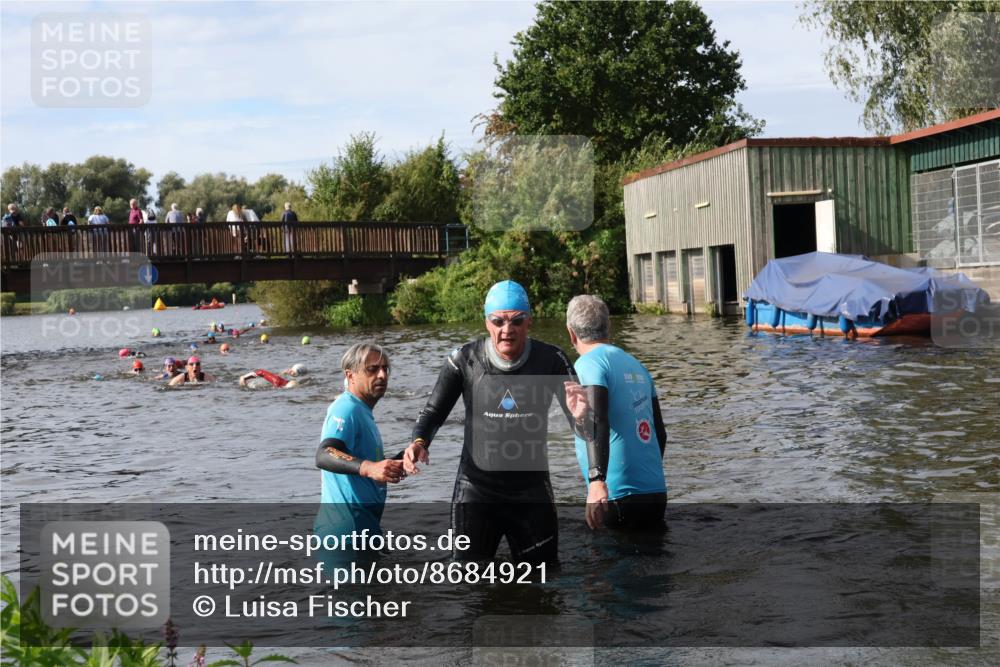 31.08.2025 - Elbe Triathlon Hamburg Luisa Fischer http://msf.ph/oto/8684921 31.08.2025 10:32:18 Schwimmen 1256, 1302, 1337 meine-sportfotos.de