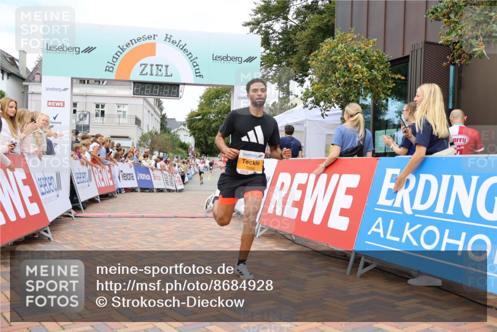 31.08.2025 - 21. Blankeneser Heldenlauf Strokosch-Dieckow http://msf.ph/oto/8684928 31.08.2025 12:01:22 Ziel 5654, 4219 meine-sportfotos.de
