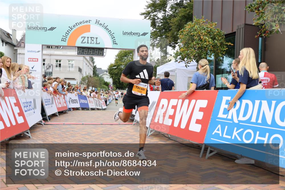 31.08.2025 - 21. Blankeneser Heldenlauf Strokosch-Dieckow http://msf.ph/oto/8684934 31.08.2025 12:01:22 Ziel 5654, 4219 meine-sportfotos.de