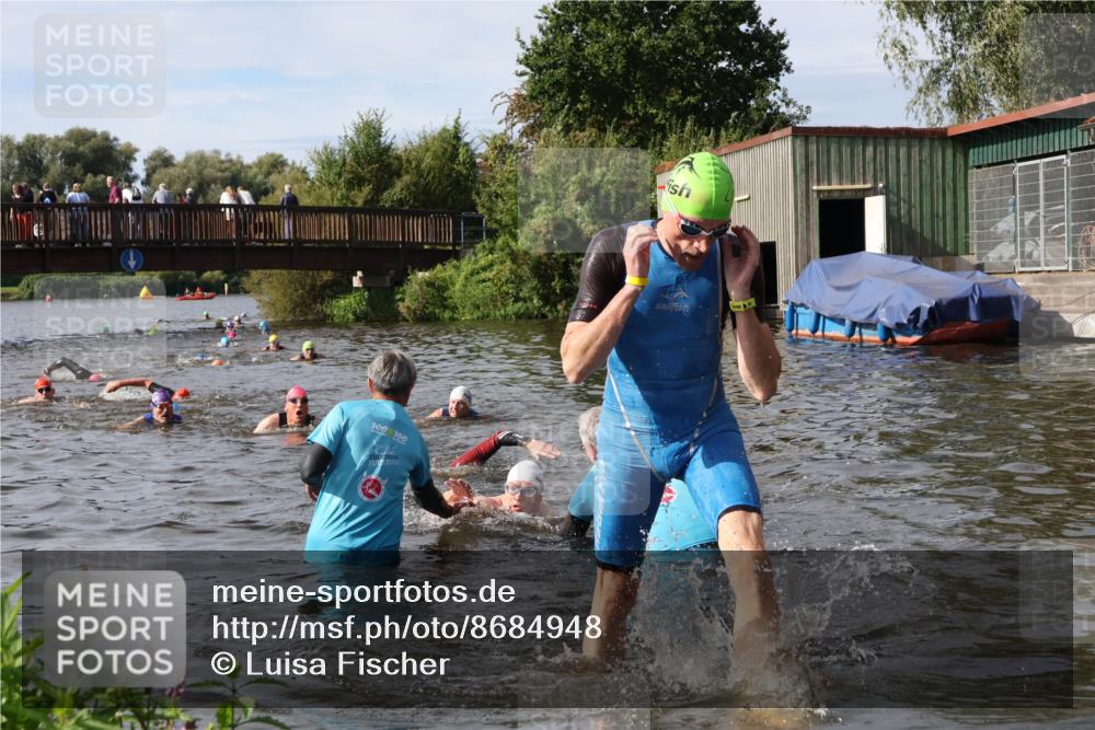 31.08.2025 - Elbe Triathlon Hamburg Luisa Fischer http://msf.ph/oto/8684948 31.08.2025 10:32:32 Schwimmen 1263, 1319, 1335 meine-sportfotos.de