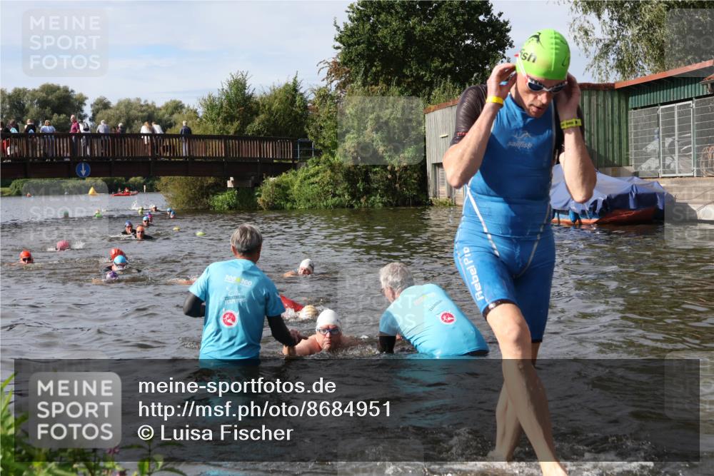 31.08.2025 - Elbe Triathlon Hamburg Luisa Fischer http://msf.ph/oto/8684951 31.08.2025 10:32:32 Schwimmen 1263, 1319, 1335 meine-sportfotos.de