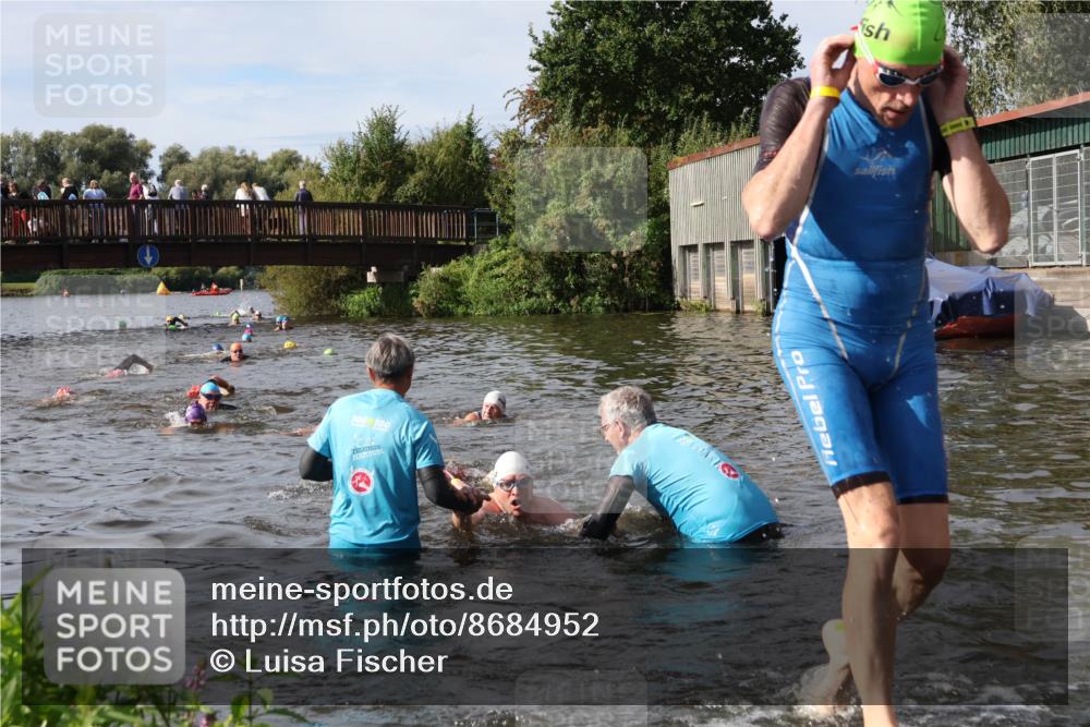 31.08.2025 - Elbe Triathlon Hamburg Luisa Fischer http://msf.ph/oto/8684952 31.08.2025 10:32:33 Schwimmen 1263, 1319, 1335 meine-sportfotos.de