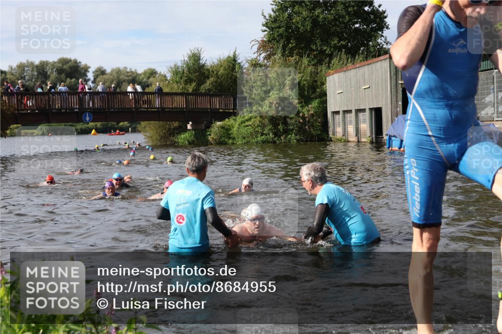 31.08.2025 - Elbe Triathlon Hamburg Luisa Fischer http://msf.ph/oto/8684955 31.08.2025 10:32:33 Schwimmen 1263, 1319, 1335 meine-sportfotos.de