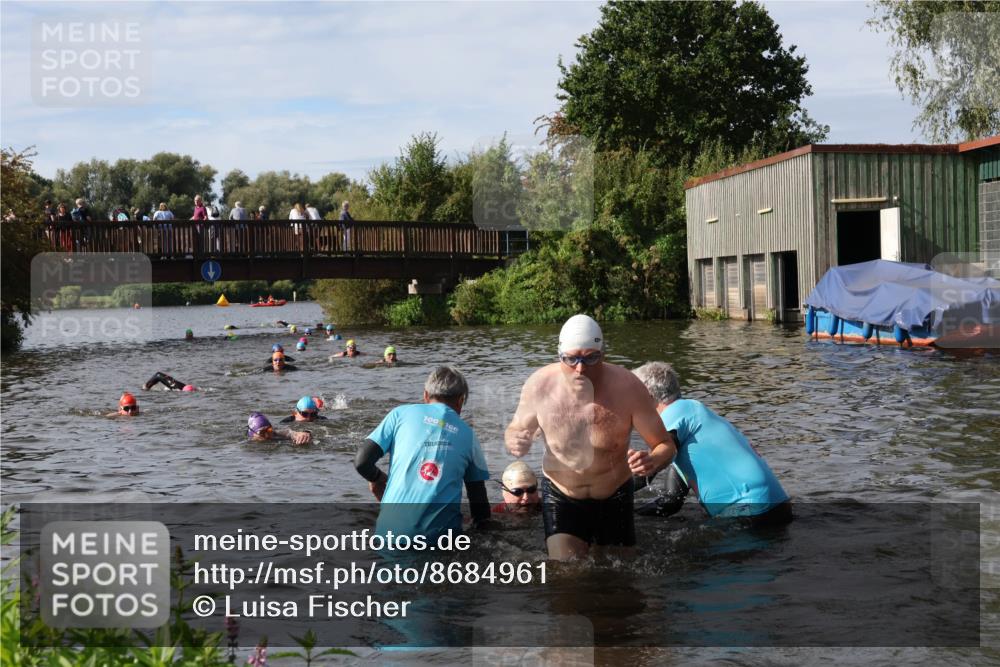 31.08.2025 - Elbe Triathlon Hamburg Luisa Fischer http://msf.ph/oto/8684961 31.08.2025 10:32:36 Schwimmen 1263, 1319, 1335 meine-sportfotos.de