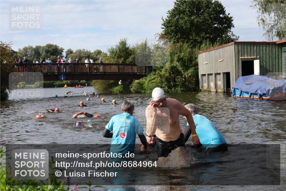 31.08.2025 - Elbe Triathlon Hamburg Luisa Fischer http://msf.ph/oto/8684964 31.08.2025 10:32:36 Schwimmen 1263, 1319, 1335 meine-sportfotos.de