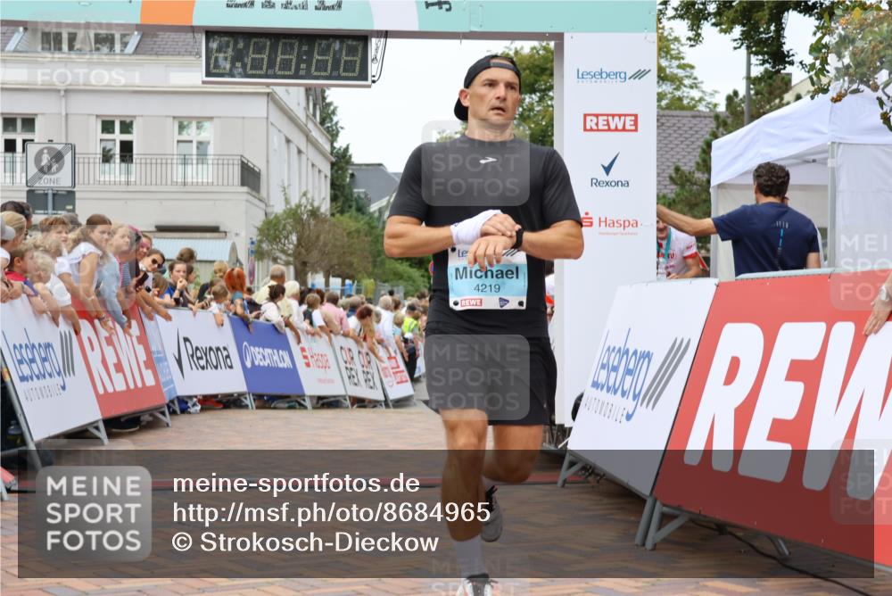 31.08.2025 - 21. Blankeneser Heldenlauf Strokosch-Dieckow http://msf.ph/oto/8684965 31.08.2025 12:01:17 Ziel 5814, 5654, 4219 meine-sportfotos.de