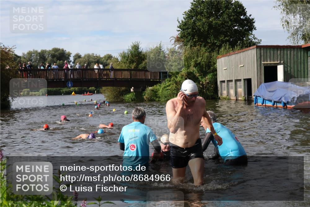 31.08.2025 - Elbe Triathlon Hamburg Luisa Fischer http://msf.ph/oto/8684966 31.08.2025 10:32:36 Schwimmen 1263, 1319, 1335 meine-sportfotos.de