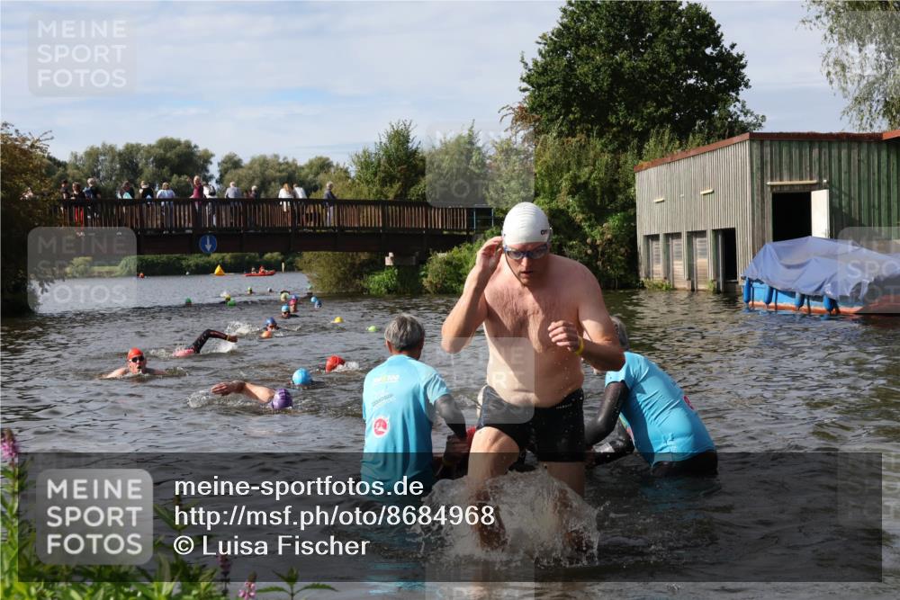 31.08.2025 - Elbe Triathlon Hamburg Luisa Fischer http://msf.ph/oto/8684968 31.08.2025 10:32:37 Schwimmen 1263, 1319, 1335 meine-sportfotos.de
