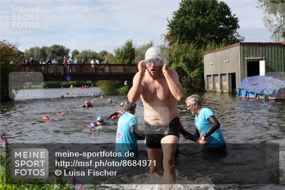 31.08.2025 - Elbe Triathlon Hamburg Luisa Fischer http://msf.ph/oto/8684971 31.08.2025 10:32:37 Schwimmen 1263, 1319, 1335 meine-sportfotos.de