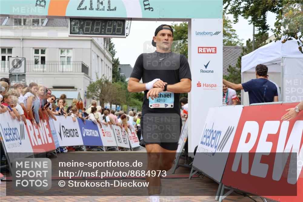 31.08.2025 - 21. Blankeneser Heldenlauf Strokosch-Dieckow http://msf.ph/oto/8684973 31.08.2025 12:01:17 Ziel 5814, 5654, 4219 meine-sportfotos.de