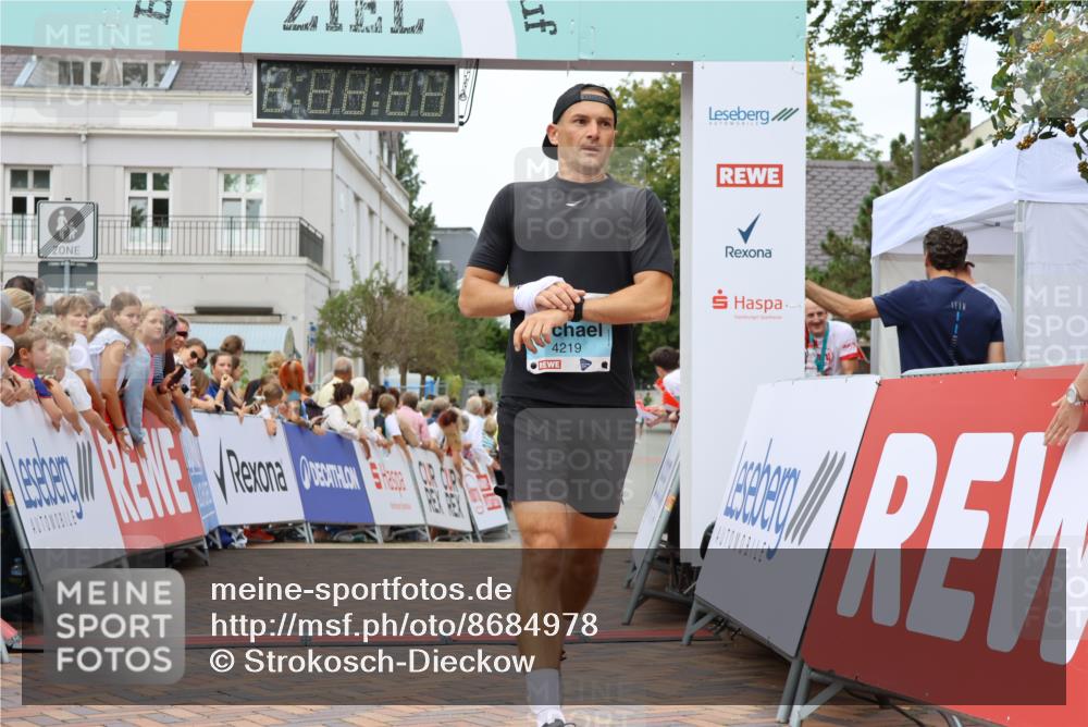 31.08.2025 - 21. Blankeneser Heldenlauf Strokosch-Dieckow http://msf.ph/oto/8684978 31.08.2025 12:01:17 Ziel 5814, 5654, 4219 meine-sportfotos.de