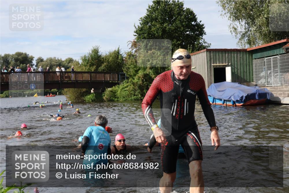 31.08.2025 - Elbe Triathlon Hamburg Luisa Fischer http://msf.ph/oto/8684982 31.08.2025 10:32:41 Schwimmen 1263, 1318, 1322, 1335 meine-sportfotos.de