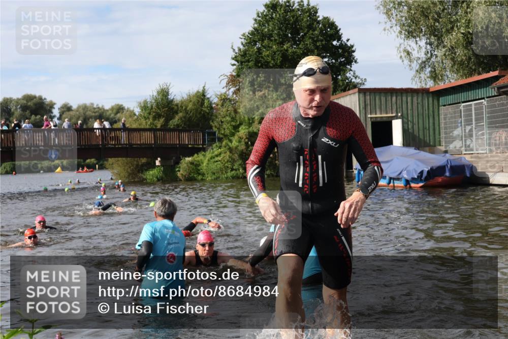 31.08.2025 - Elbe Triathlon Hamburg Luisa Fischer http://msf.ph/oto/8684984 31.08.2025 10:32:41 Schwimmen 1263, 1318, 1322, 1335 meine-sportfotos.de