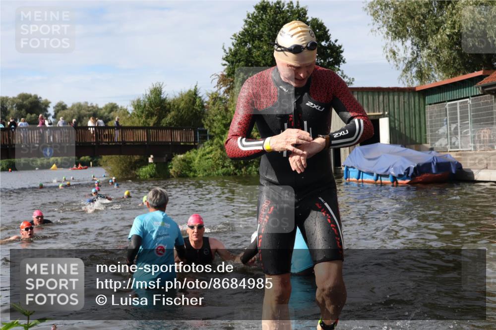 31.08.2025 - Elbe Triathlon Hamburg Luisa Fischer http://msf.ph/oto/8684985 31.08.2025 10:32:41 Schwimmen 1263, 1318, 1322, 1335 meine-sportfotos.de