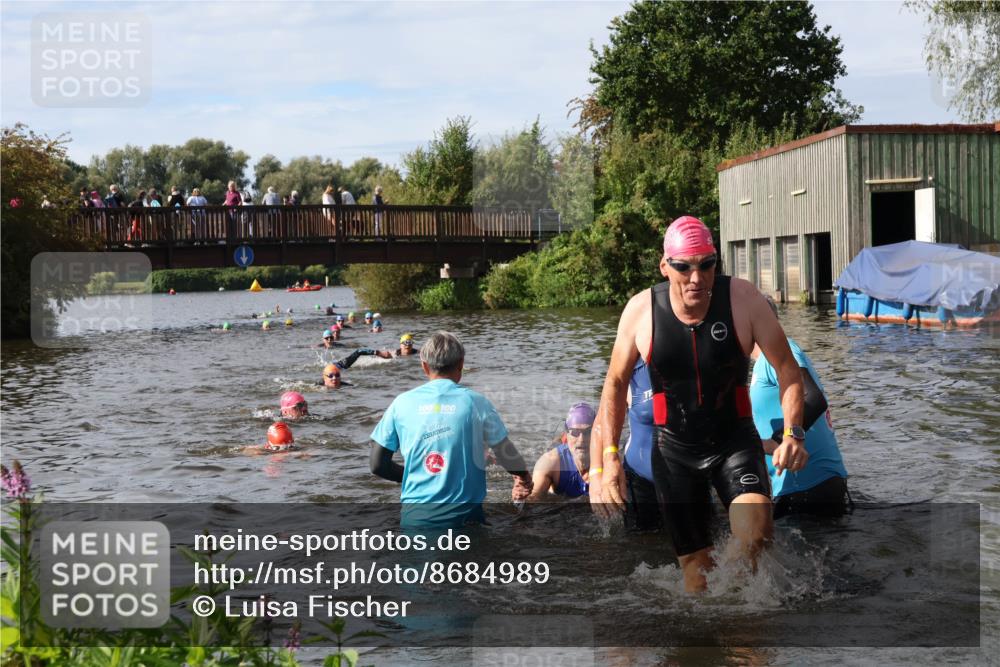 31.08.2025 - Elbe Triathlon Hamburg Luisa Fischer http://msf.ph/oto/8684989 31.08.2025 10:32:45 Schwimmen 1314, 1318, 1320, 1322, 1335 meine-sportfotos.de