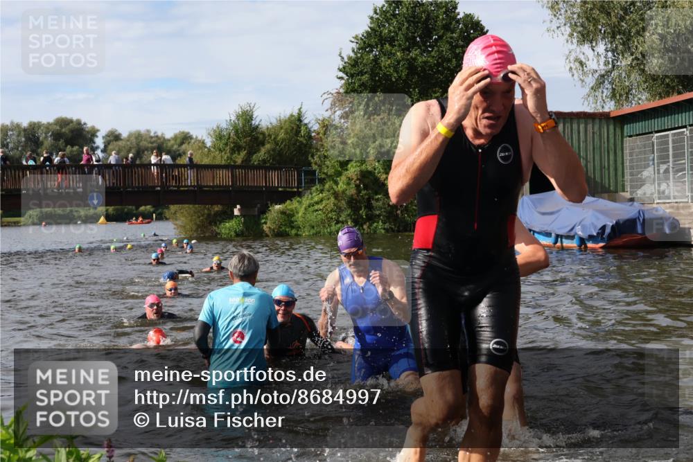 31.08.2025 - Elbe Triathlon Hamburg Luisa Fischer http://msf.ph/oto/8684997 31.08.2025 10:32:47 Schwimmen 1252, 1300, 1314, 1318, 1320, 1322 meine-sportfotos.de