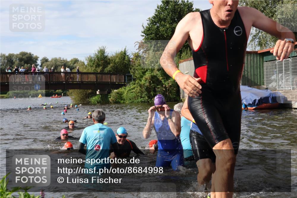 31.08.2025 - Elbe Triathlon Hamburg Luisa Fischer http://msf.ph/oto/8684998 31.08.2025 10:32:47 Schwimmen 1252, 1300, 1314, 1318, 1320, 1322 meine-sportfotos.de