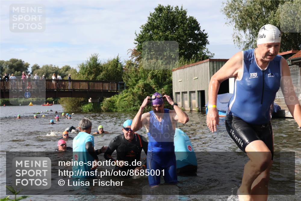 31.08.2025 - Elbe Triathlon Hamburg Luisa Fischer http://msf.ph/oto/8685001 31.08.2025 10:32:48 Schwimmen 1252, 1300, 1314, 1318, 1320, 1322 meine-sportfotos.de