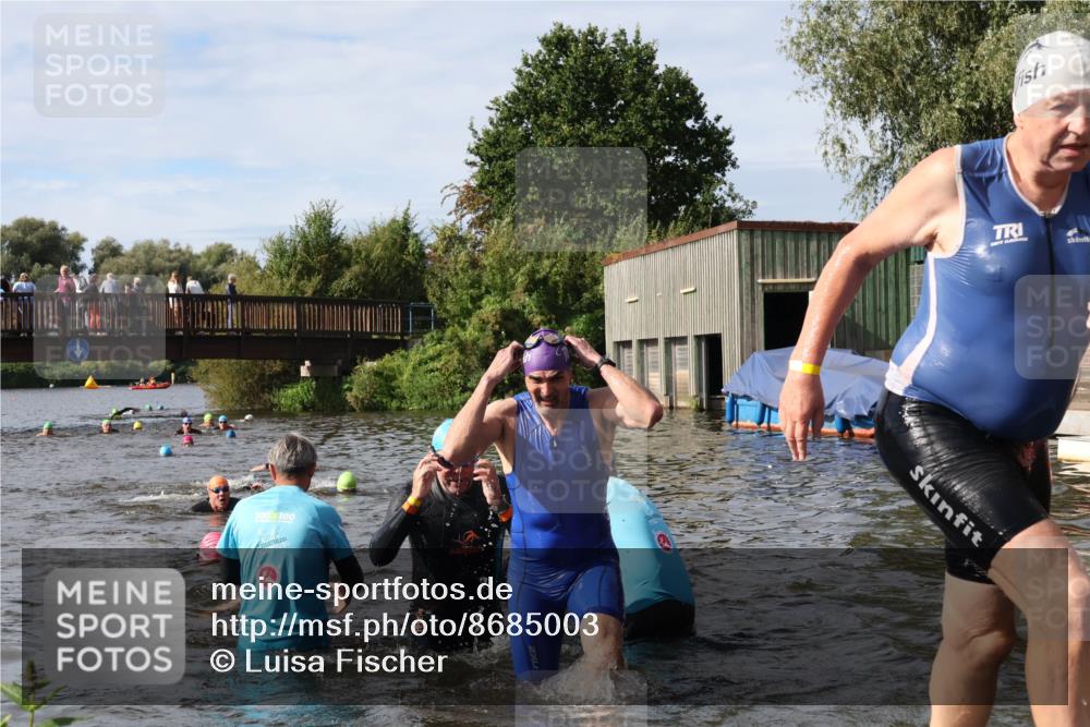 31.08.2025 - Elbe Triathlon Hamburg Luisa Fischer http://msf.ph/oto/8685003 31.08.2025 10:32:48 Schwimmen 1252, 1300, 1314, 1318, 1320, 1322 meine-sportfotos.de