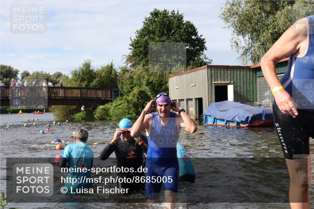31.08.2025 - Elbe Triathlon Hamburg Luisa Fischer http://msf.ph/oto/8685005 31.08.2025 10:32:49 Schwimmen 1252, 1300, 1314, 1318, 1320, 1322 meine-sportfotos.de