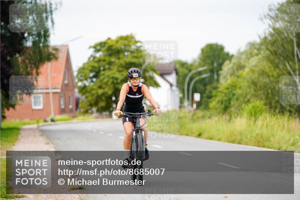 31.08.2025 - Elbe Triathlon Hamburg Michael Burmester http://msf.ph/oto/8685007 31.08.2025 12:20:19 Radfahren 1630 meine-sportfotos.de