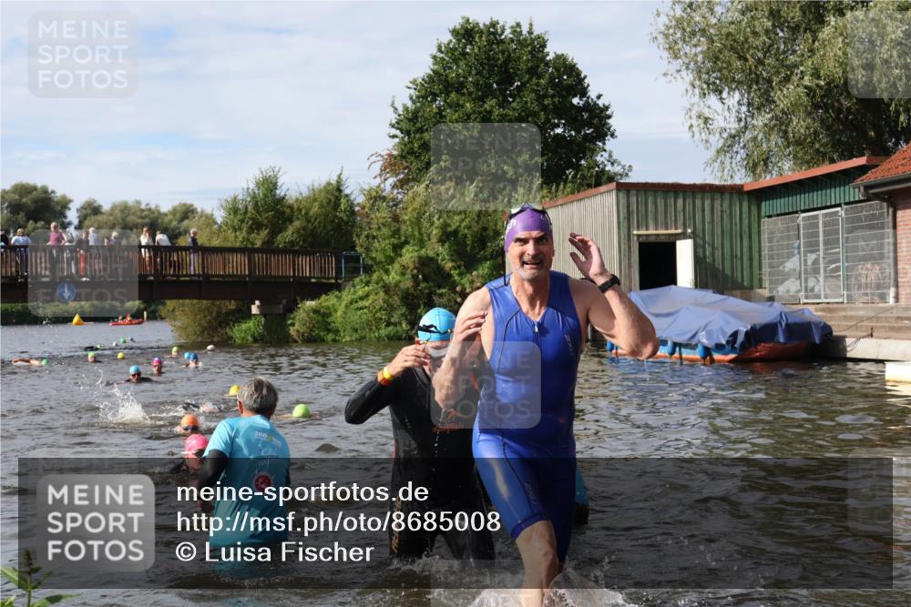 31.08.2025 - Elbe Triathlon Hamburg Luisa Fischer http://msf.ph/oto/8685008 31.08.2025 10:32:49 Schwimmen 1252, 1300, 1314, 1318, 1320, 1322 meine-sportfotos.de