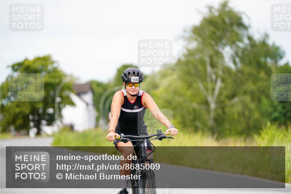 31.08.2025 - Elbe Triathlon Hamburg Michael Burmester http://msf.ph/oto/8685009 31.08.2025 12:20:21 Radfahren 1630 meine-sportfotos.de