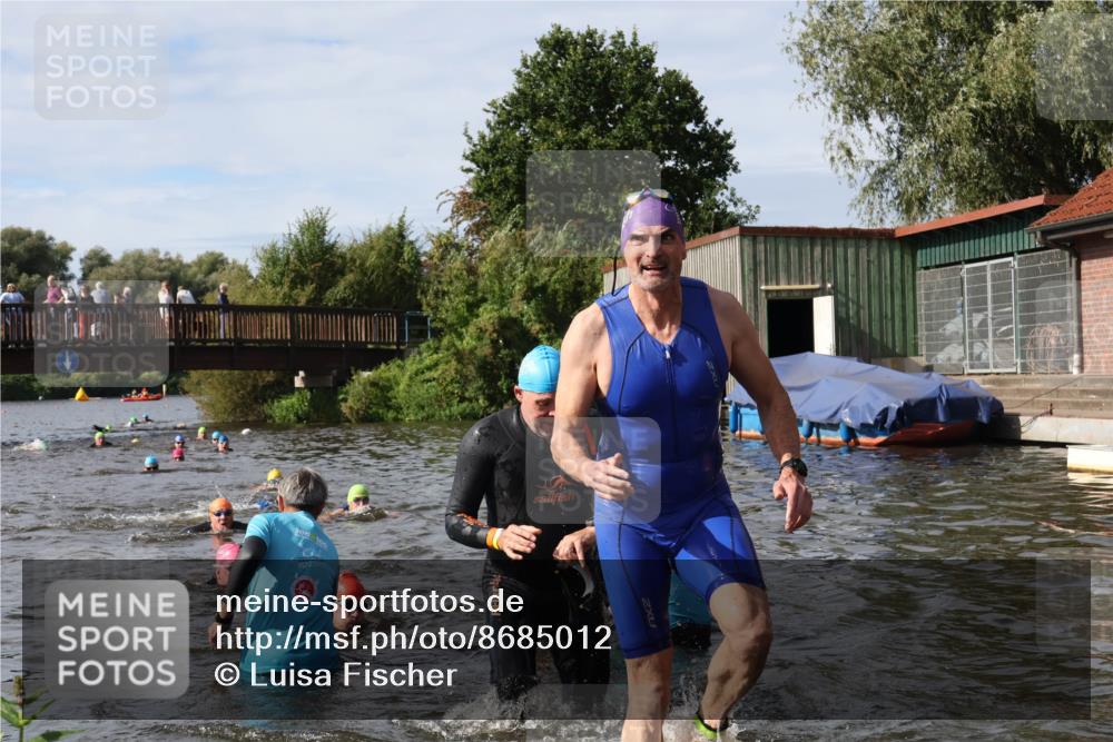 31.08.2025 - Elbe Triathlon Hamburg Luisa Fischer http://msf.ph/oto/8685012 31.08.2025 10:32:50 Schwimmen 1252, 1300, 1314, 1318, 1320, 1322 meine-sportfotos.de