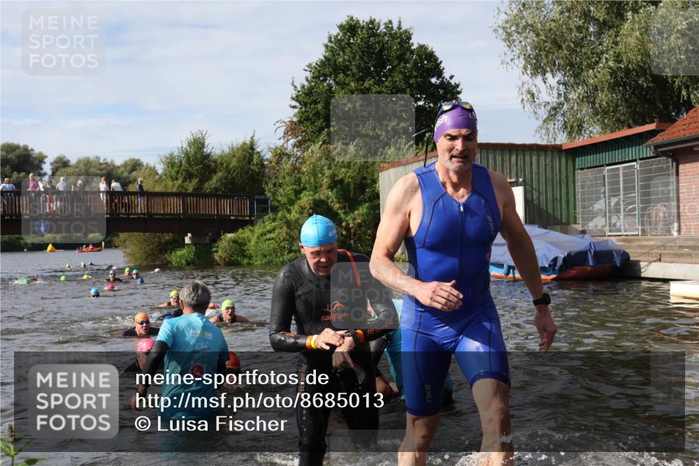 31.08.2025 - Elbe Triathlon Hamburg Luisa Fischer http://msf.ph/oto/8685013 31.08.2025 10:32:50 Schwimmen 1252, 1300, 1314, 1318, 1320, 1322 meine-sportfotos.de