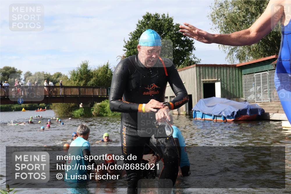 31.08.2025 - Elbe Triathlon Hamburg Luisa Fischer http://msf.ph/oto/8685021 31.08.2025 10:32:52 Schwimmen 1252, 1275, 1300, 1314, 1318, 1320, 1322 meine-sportfotos.de