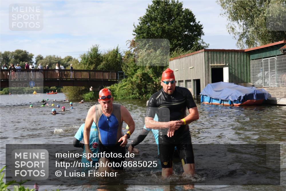 31.08.2025 - Elbe Triathlon Hamburg Luisa Fischer http://msf.ph/oto/8685025 31.08.2025 10:32:54 Schwimmen 1252, 1275, 1300, 1314, 1320 meine-sportfotos.de