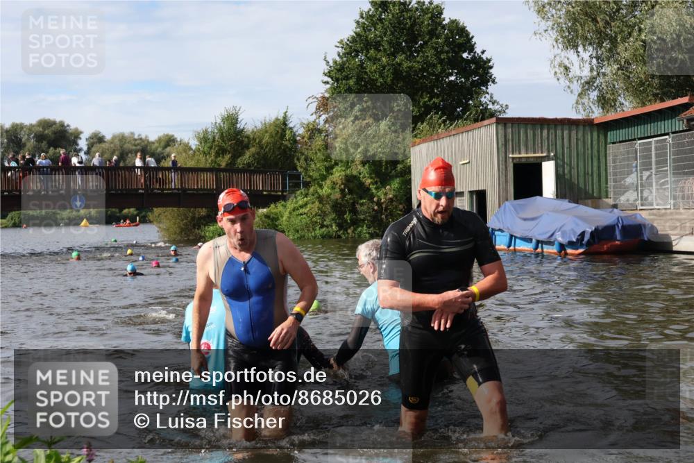 31.08.2025 - Elbe Triathlon Hamburg Luisa Fischer http://msf.ph/oto/8685026 31.08.2025 10:32:54 Schwimmen 1252, 1275, 1300, 1314, 1320 meine-sportfotos.de