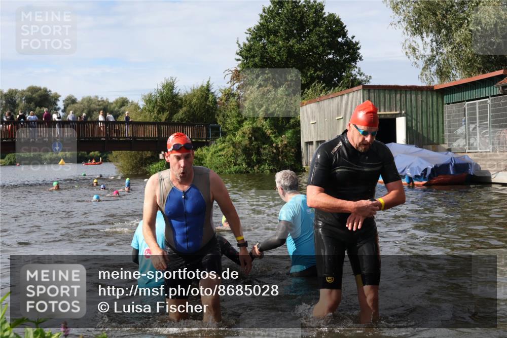 31.08.2025 - Elbe Triathlon Hamburg Luisa Fischer http://msf.ph/oto/8685028 31.08.2025 10:32:54 Schwimmen 1252, 1275, 1300, 1314, 1320 meine-sportfotos.de