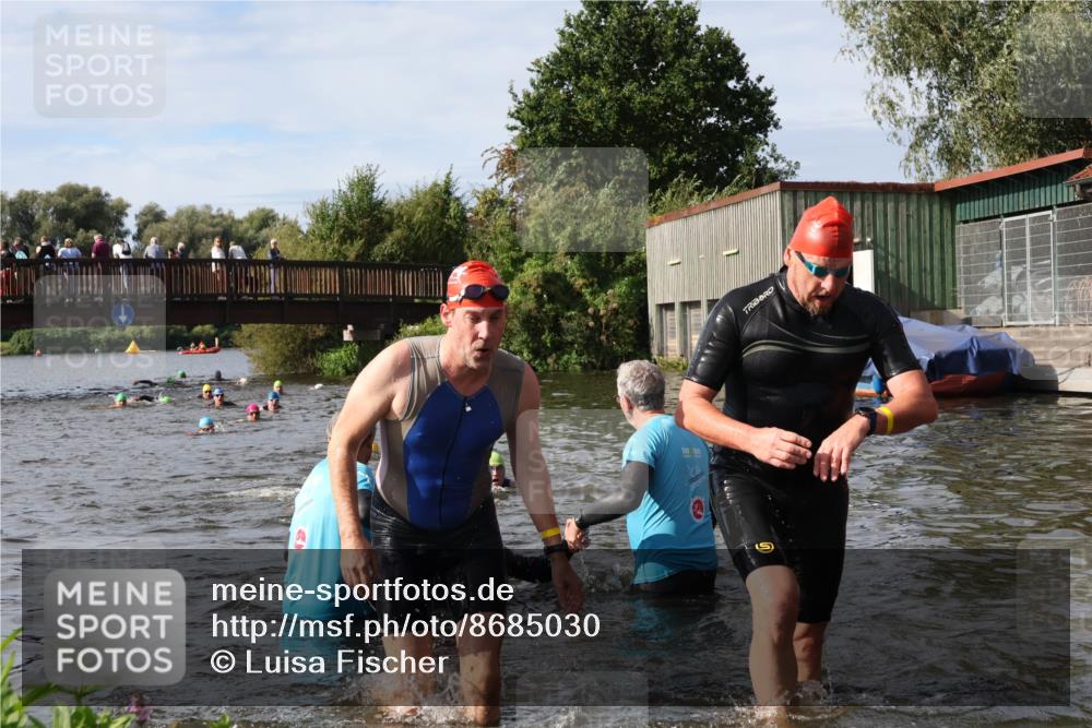 31.08.2025 - Elbe Triathlon Hamburg Luisa Fischer http://msf.ph/oto/8685030 31.08.2025 10:32:55 Schwimmen 1252, 1275, 1300, 1314, 1320 meine-sportfotos.de
