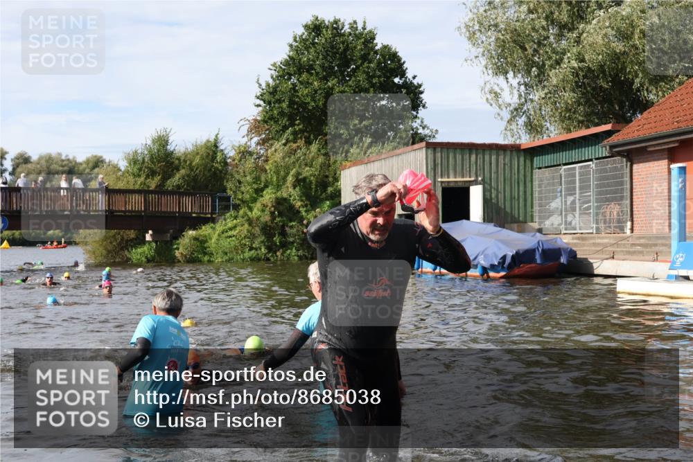 31.08.2025 - Elbe Triathlon Hamburg Luisa Fischer http://msf.ph/oto/8685038 31.08.2025 10:32:58 Schwimmen 1252, 1261, 1275, 1300, 1320 meine-sportfotos.de