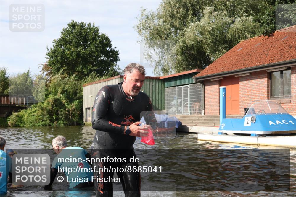 31.08.2025 - Elbe Triathlon Hamburg Luisa Fischer http://msf.ph/oto/8685041 31.08.2025 10:32:59 Schwimmen 1252, 1261, 1275, 1300, 1334 meine-sportfotos.de