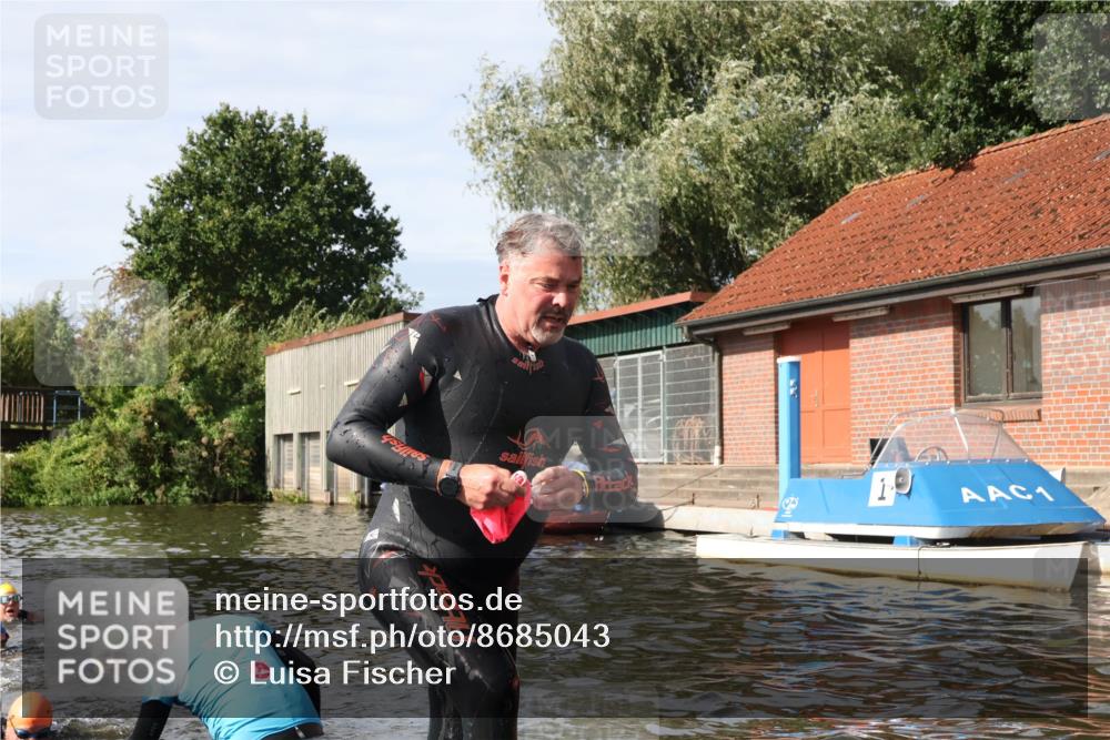 31.08.2025 - Elbe Triathlon Hamburg Luisa Fischer http://msf.ph/oto/8685043 31.08.2025 10:32:59 Schwimmen 1252, 1261, 1275, 1300, 1334 meine-sportfotos.de