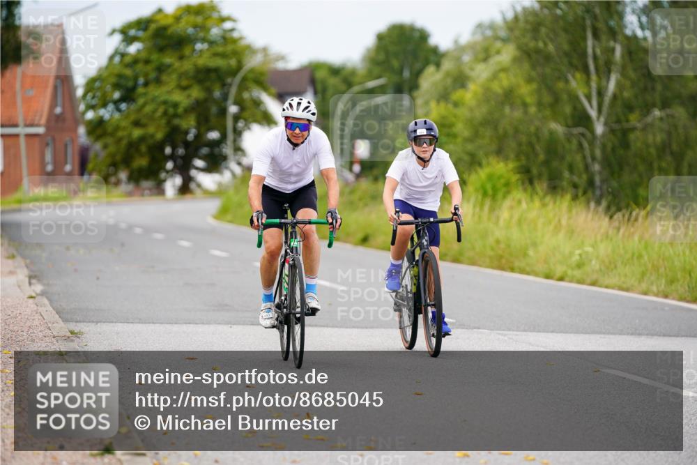 31.08.2025 - Elbe Triathlon Hamburg Michael Burmester http://msf.ph/oto/8685045 31.08.2025 12:26:04 Radfahren  meine-sportfotos.de