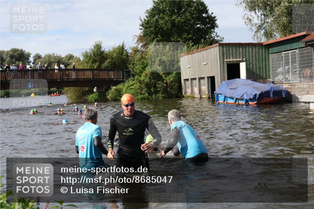31.08.2025 - Elbe Triathlon Hamburg Luisa Fischer http://msf.ph/oto/8685047 31.08.2025 10:33:02 Schwimmen 1261, 1275, 1334 meine-sportfotos.de