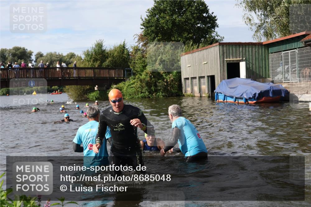 31.08.2025 - Elbe Triathlon Hamburg Luisa Fischer http://msf.ph/oto/8685048 31.08.2025 10:33:02 Schwimmen 1261, 1275, 1334 meine-sportfotos.de