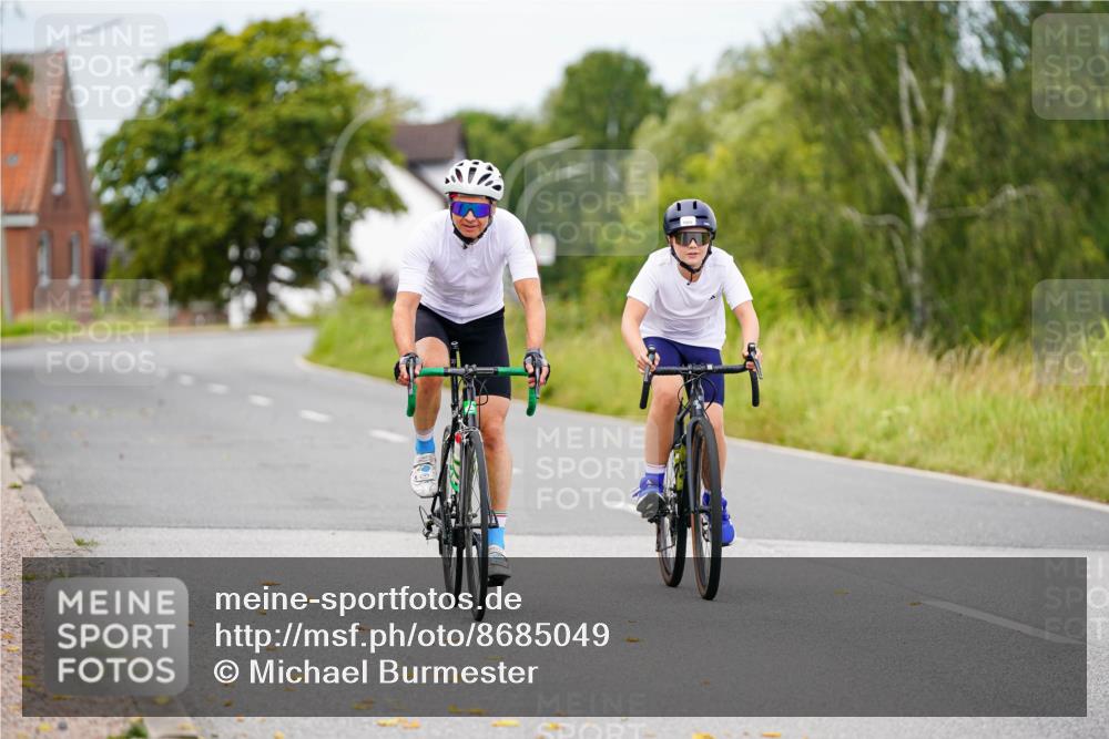 31.08.2025 - Elbe Triathlon Hamburg Michael Burmester http://msf.ph/oto/8685049 31.08.2025 12:26:04 Radfahren  meine-sportfotos.de