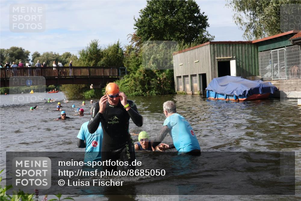 31.08.2025 - Elbe Triathlon Hamburg Luisa Fischer http://msf.ph/oto/8685050 31.08.2025 10:33:02 Schwimmen 1261, 1275, 1334 meine-sportfotos.de