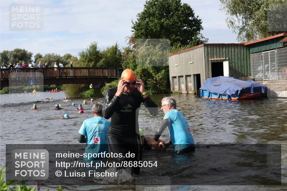 31.08.2025 - Elbe Triathlon Hamburg Luisa Fischer http://msf.ph/oto/8685054 31.08.2025 10:33:03 Schwimmen 1261, 1275, 1332, 1334 meine-sportfotos.de