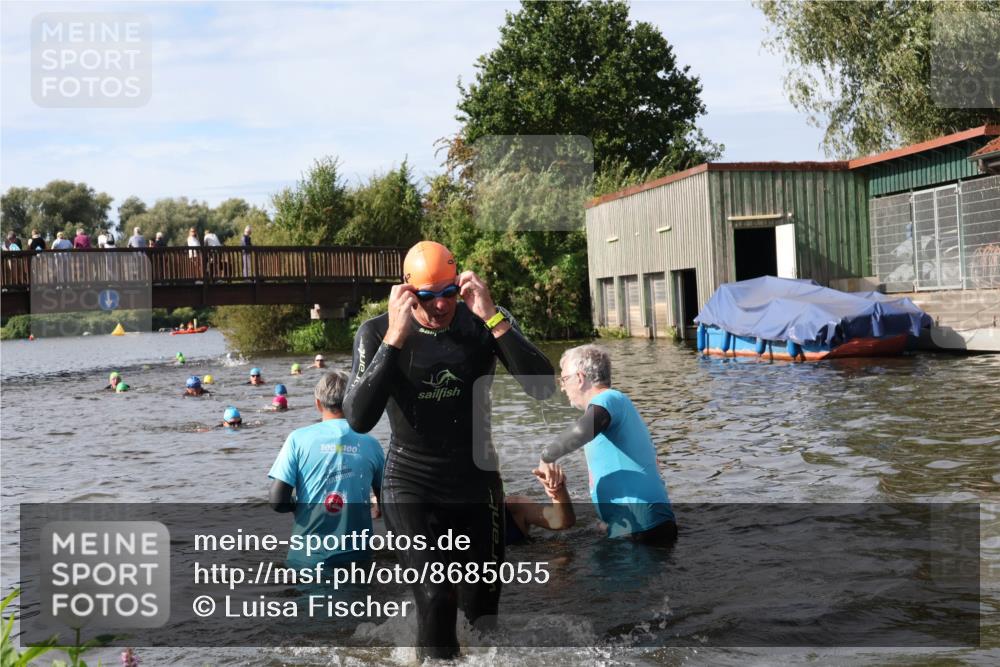 31.08.2025 - Elbe Triathlon Hamburg Luisa Fischer http://msf.ph/oto/8685055 31.08.2025 10:33:03 Schwimmen 1261, 1275, 1332, 1334 meine-sportfotos.de