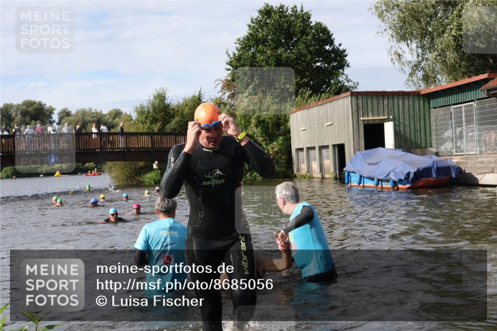 31.08.2025 - Elbe Triathlon Hamburg Luisa Fischer http://msf.ph/oto/8685056 31.08.2025 10:33:04 Schwimmen 1261, 1275, 1332, 1334 meine-sportfotos.de