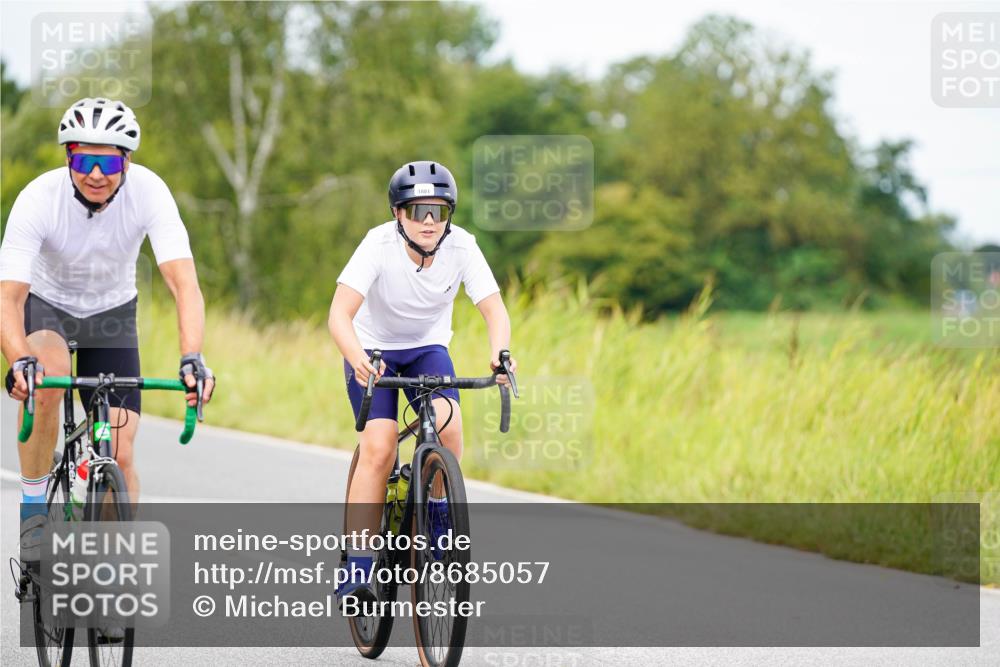 31.08.2025 - Elbe Triathlon Hamburg Michael Burmester http://msf.ph/oto/8685057 31.08.2025 12:26:05 Radfahren  meine-sportfotos.de