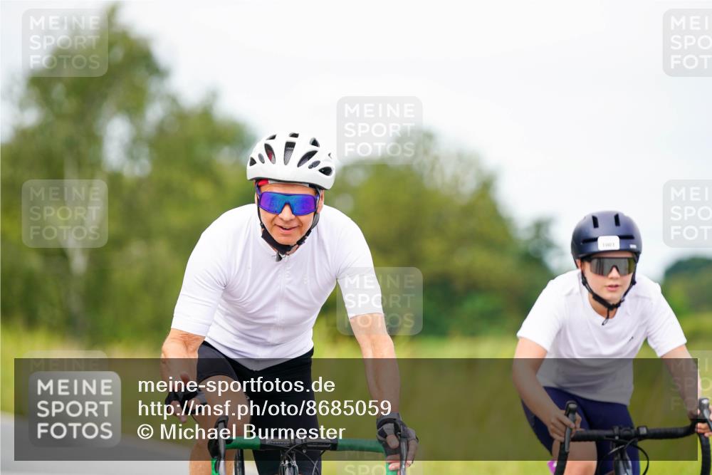 31.08.2025 - Elbe Triathlon Hamburg Michael Burmester http://msf.ph/oto/8685059 31.08.2025 12:26:06 Radfahren  meine-sportfotos.de
