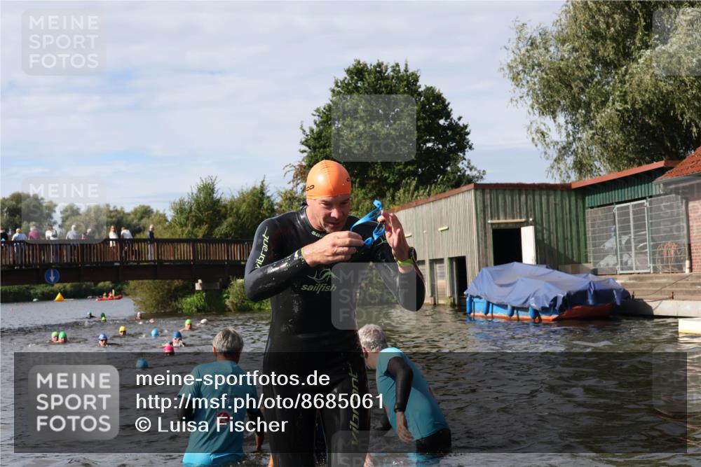 31.08.2025 - Elbe Triathlon Hamburg Luisa Fischer http://msf.ph/oto/8685061 31.08.2025 10:33:04 Schwimmen 1261, 1275, 1332, 1334 meine-sportfotos.de