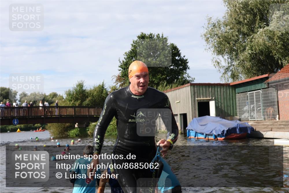 31.08.2025 - Elbe Triathlon Hamburg Luisa Fischer http://msf.ph/oto/8685062 31.08.2025 10:33:05 Schwimmen 1261, 1275, 1332, 1334 meine-sportfotos.de
